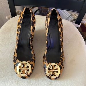Tory Burch leopard faux fur wedge size 10.5